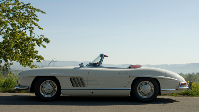 Illustration for article titled A Mercedes 300SL Roadster In The Swiss Alps